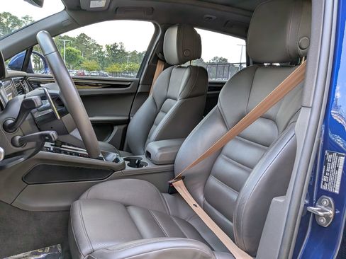 Certified 2024 Porsche Macan S AWD/4WD image 5