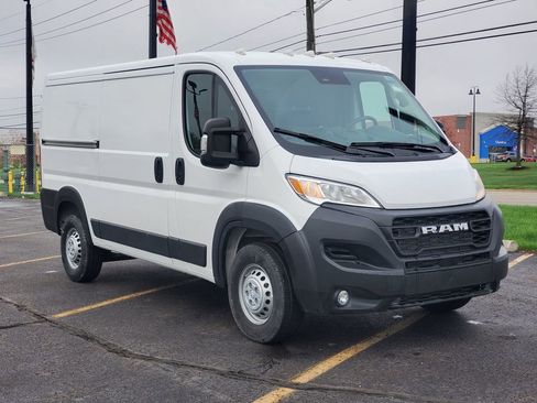 Used 2025 RAM ProMaster 2500 w/ Convenience Group FWD image 2