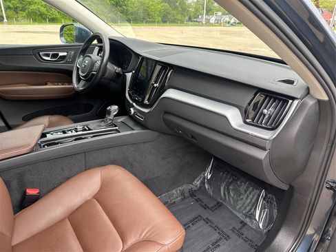 Used 2018 Volvo XC60 T5 Momentum w/ Convenience Package AWD/4WD image 35