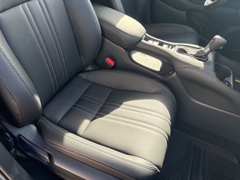 Used 2025 Honda HR-V EX-L image 28