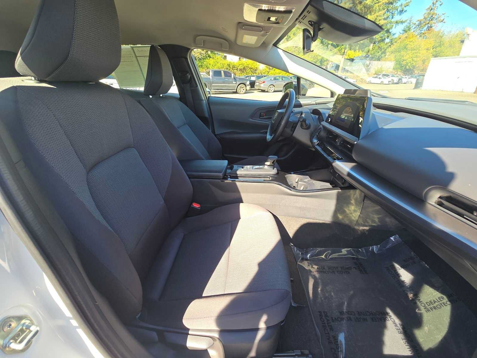 Certified 2025 Toyota Prius LE FWD image 11