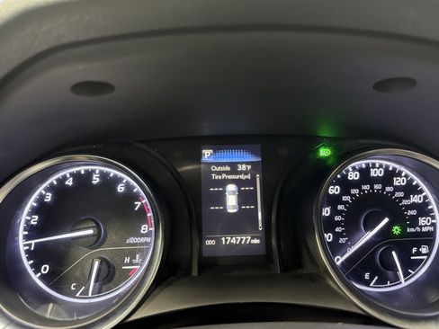 Used 2018 Toyota Camry SE image 21