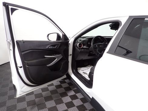 Used 2024 Chevrolet Trax RS w/ Driver Confidence Package FWD image 19