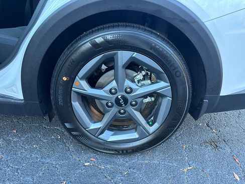New 2025 Kia K4 LXS image 19