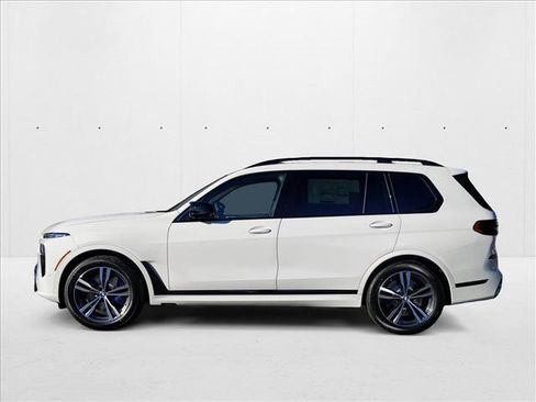 New 2025 BMW X7 M60i w/ Climate Comfort Package image 5