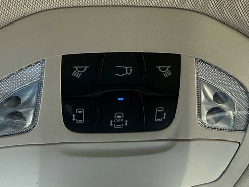 Used 2023 Chrysler Pacifica Touring-L FWD image 34