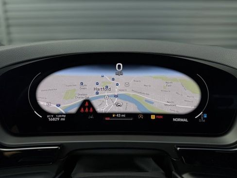 Used 2024 Porsche Cayenne image 19