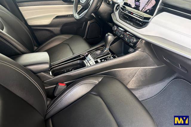 Used 2025 Jeep Compass Limited AWD/4WD image 19