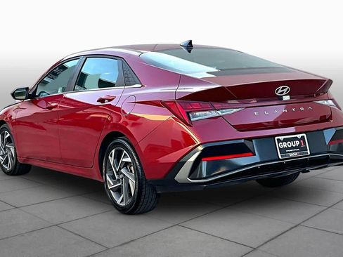 Used 2025 Hyundai Elantra SEL FWD image 12