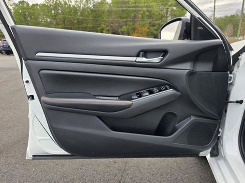 Used 2024 Nissan Altima 2.5 SR image 11