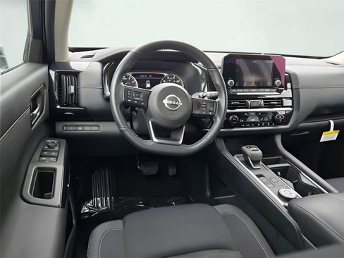 Used 2024 Nissan Pathfinder SV w/ Black Appearance Package AWD/4WD image 18