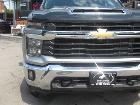 Used 2024 Chevrolet Silverado 2500 LT w/ All Star Edition AWD/4WD image 3