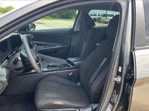 Used 2024 Hyundai Elantra SEL FWD image 18