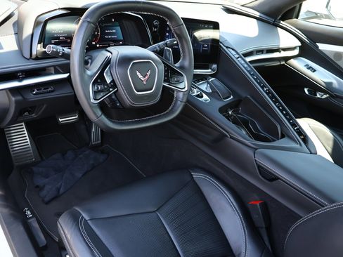 Used 2024 Chevrolet Corvette Stingray Premium Conv w/ Z51 Performance Package RWD image 4