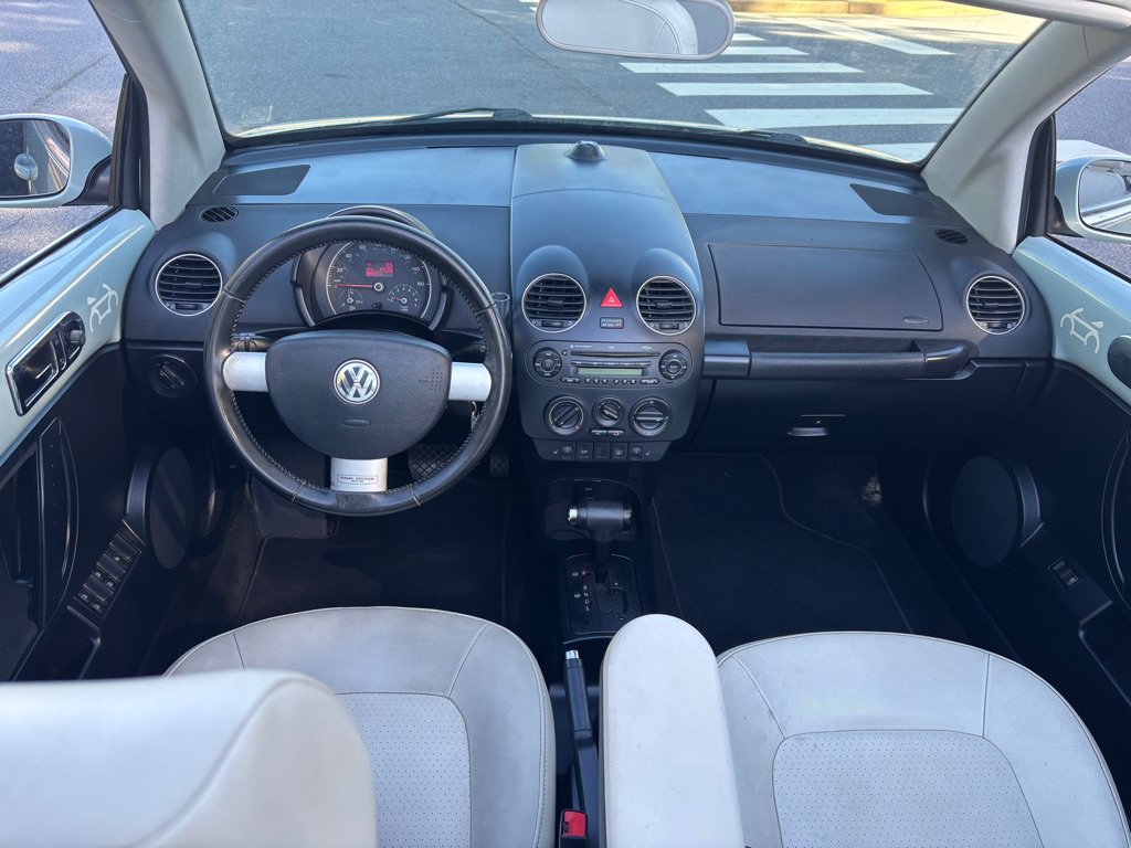 Used 2010 Volkswagen Beetle Convertible FWD image 4