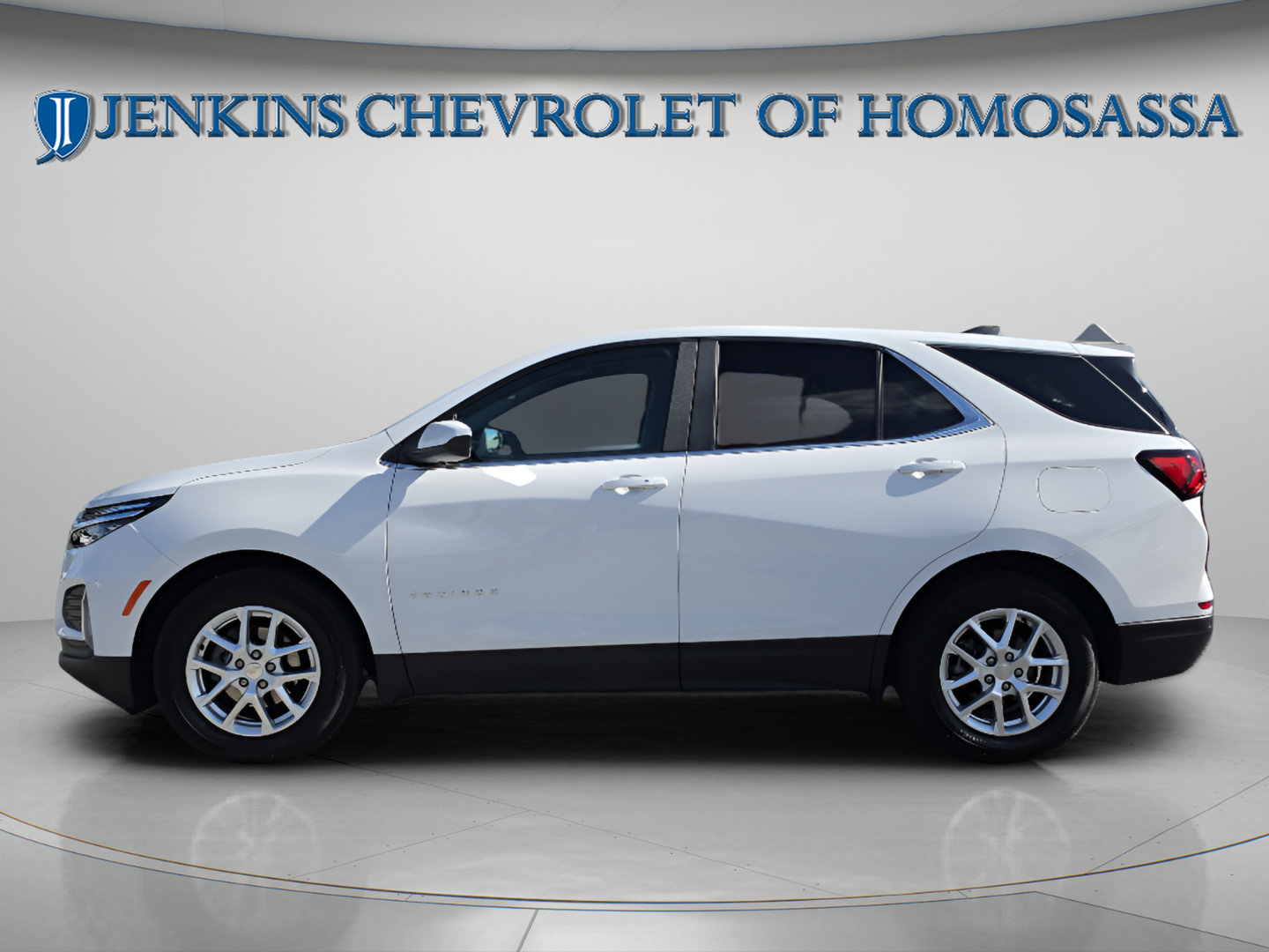 Used 2024 Chevrolet Equinox LT w/ LPO, Cargo Package FWD image 9