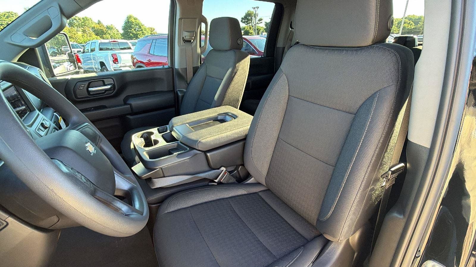 New 2026 Chevrolet Silverado 2500 Custom w/ Custom Value Package AWD/4WD image 4