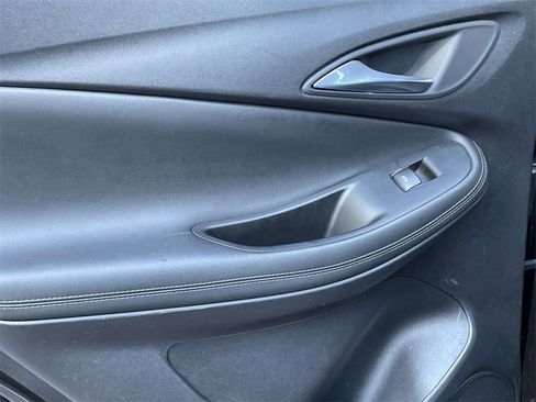 Used 2022 Buick Encore GX Select image 10