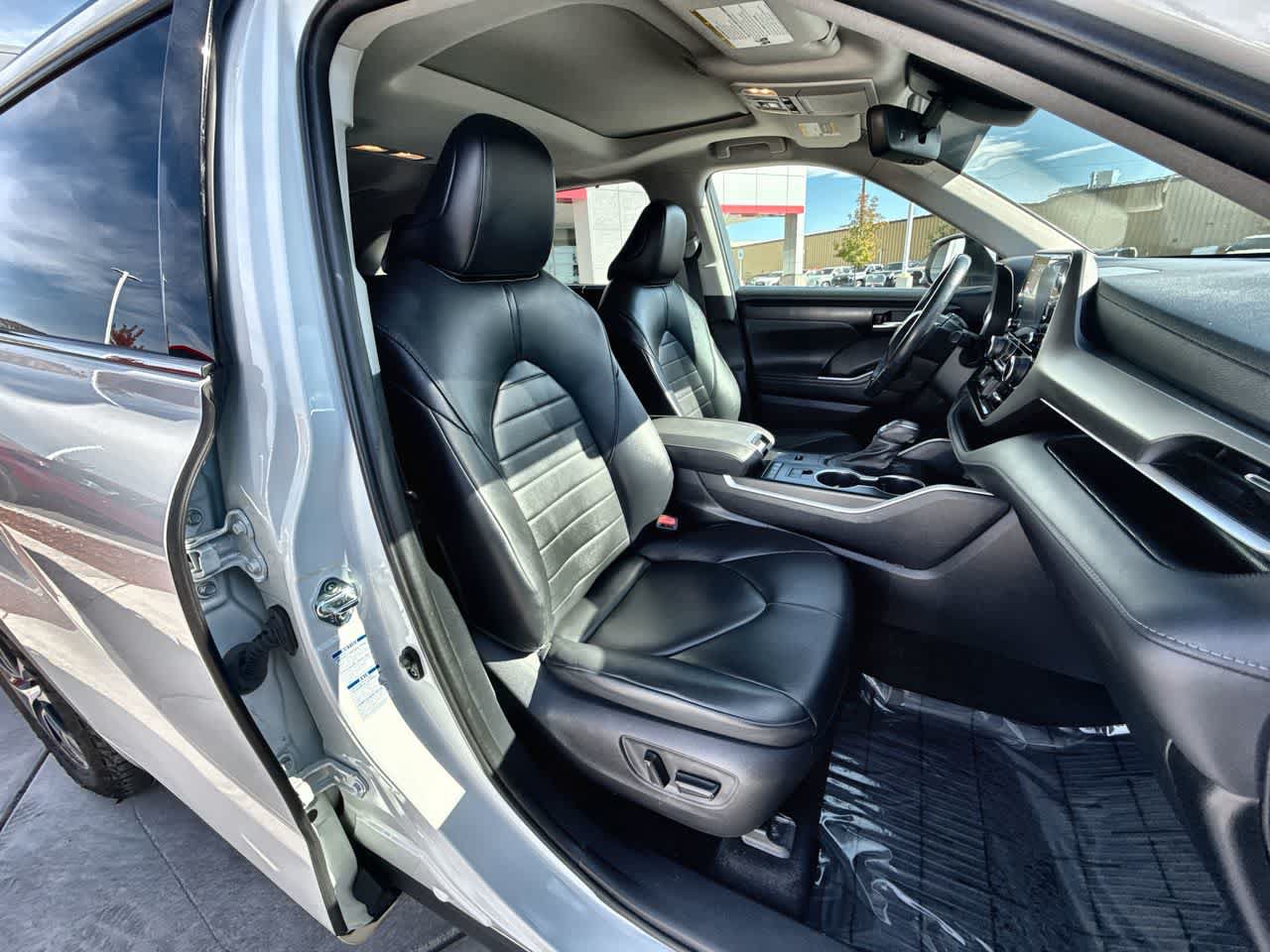 Used 2021 Toyota Highlander XLE AWD/4WD image 15
