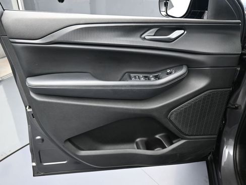 Used 2023 Jeep Grand Cherokee L Laredo image 13