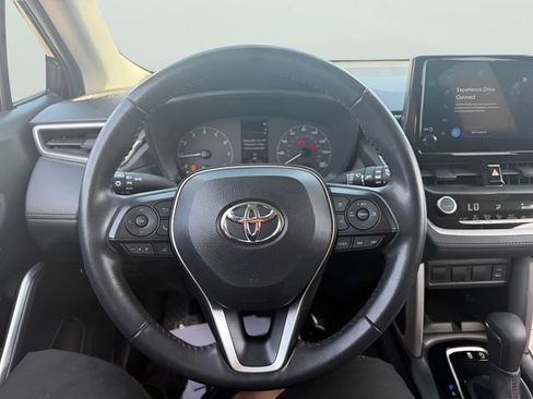 Used 2024 Toyota Corolla Cross LE FWD image 18