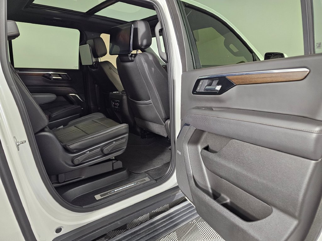 Used 2025 Chevrolet Suburban High Country AWD/4WD image 13
