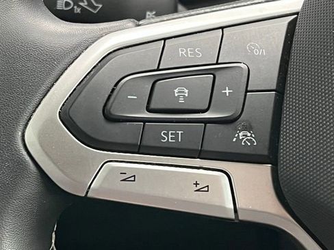 Used 2022 Volkswagen Taos SEL image 41