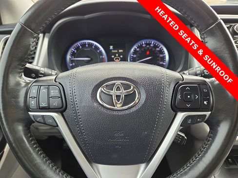 Used 2019 Toyota Highlander XLE image 24