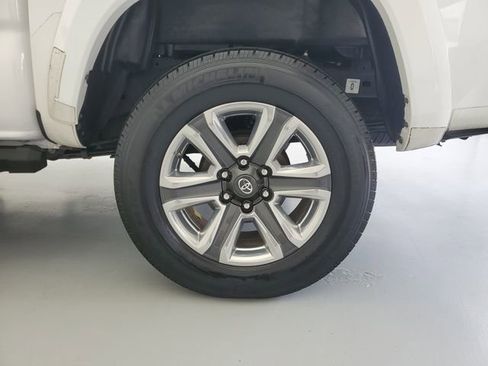 Used 2019 Toyota Tacoma Limited RWD image 9