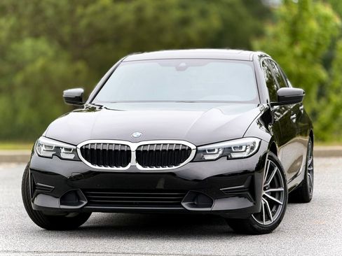 Used 2019 BMW 330i Sedan w/ Driving Assistance Package RWD image 2