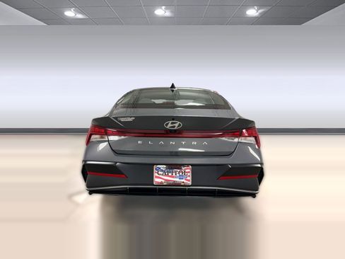 Used 2025 Hyundai Elantra SEL FWD image 9