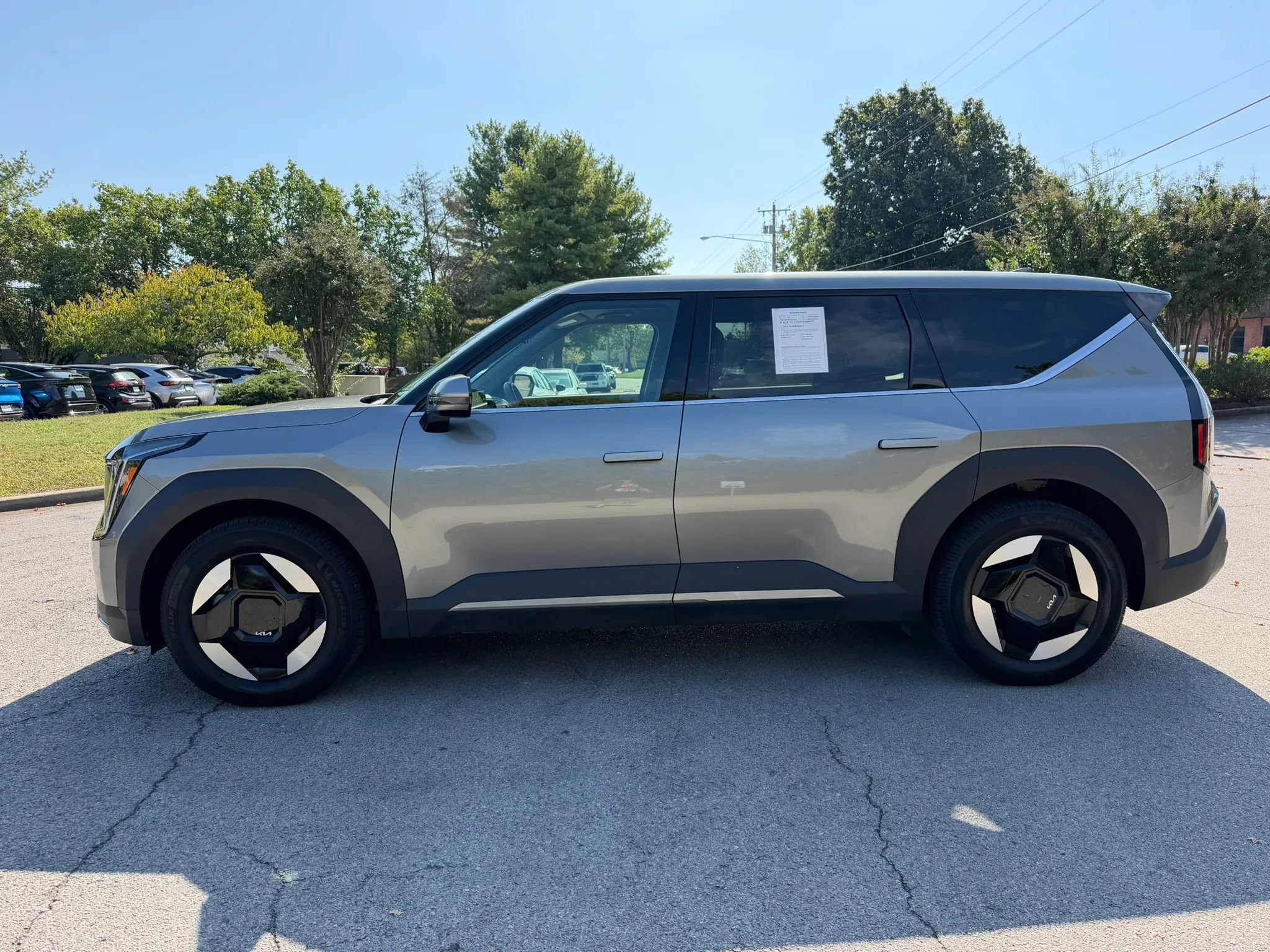 Used 2024 Kia EV9 Light Long Range RWD image 6