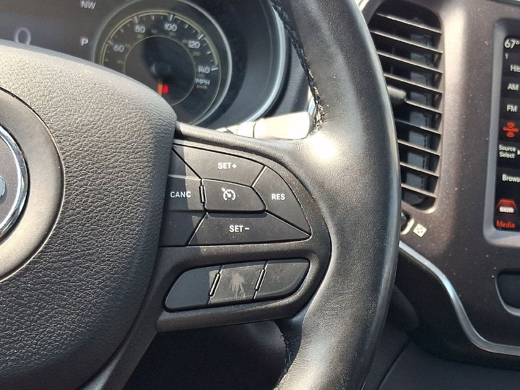 Used 2021 Jeep Cherokee Trailhawk w/ Sun, Sound & Nav Group AWD/4WD image 25