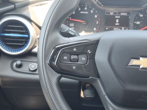 Used 2025 Chevrolet Trax LS FWD image 26
