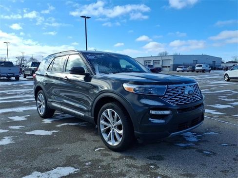 Certified 2023 Ford Explorer Platinum w/ Technology Package image 3