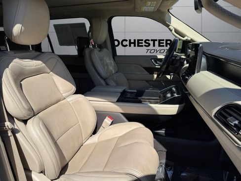 Used 2018 Lincoln Navigator L Select w/ Technology Package AWD/4WD image 17