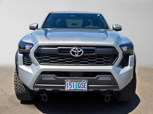 Certified 2025 Toyota Tacoma TRD Off-Road AWD/4WD image 9