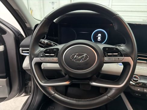Used 2023 Hyundai Elantra Limited image 16