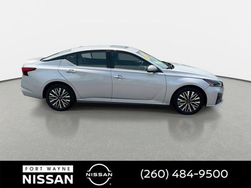 Used 2024 Nissan Altima 2.5 SV w/ SV Premium Package FWD image 32
