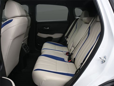 Used 2025 Acura ADX A-Spec image 10