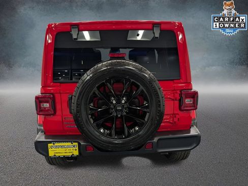 Used 2025 Jeep Wrangler Unlimited Sahara AWD/4WD image 5