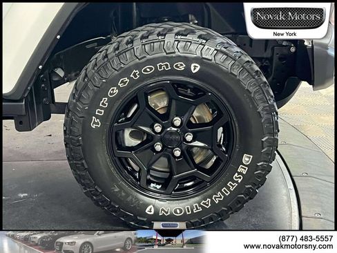Used 2022 Jeep Gladiator Sport AWD/4WD image 9
