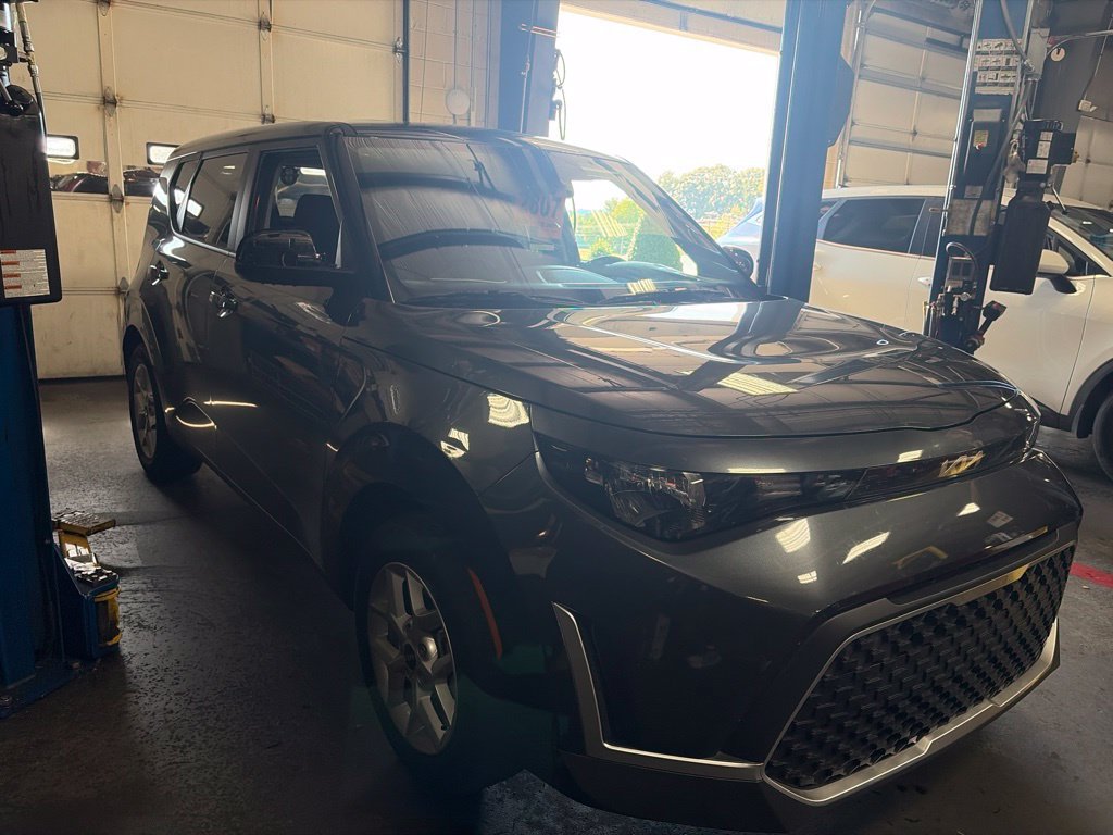 Used 2024 Kia Soul S FWD image 2