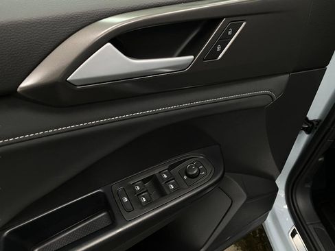 New 2026 Volkswagen Taos SE image 28