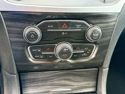 Used 2022 Chrysler 300 Touring w/ Sport Appearance Package image 16