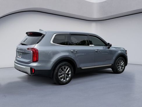 Used 2023 Kia Telluride LX FWD image 5