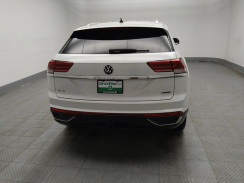 Used 2020 Volkswagen Atlas Cross Sport SE w/ Towing Package image 7