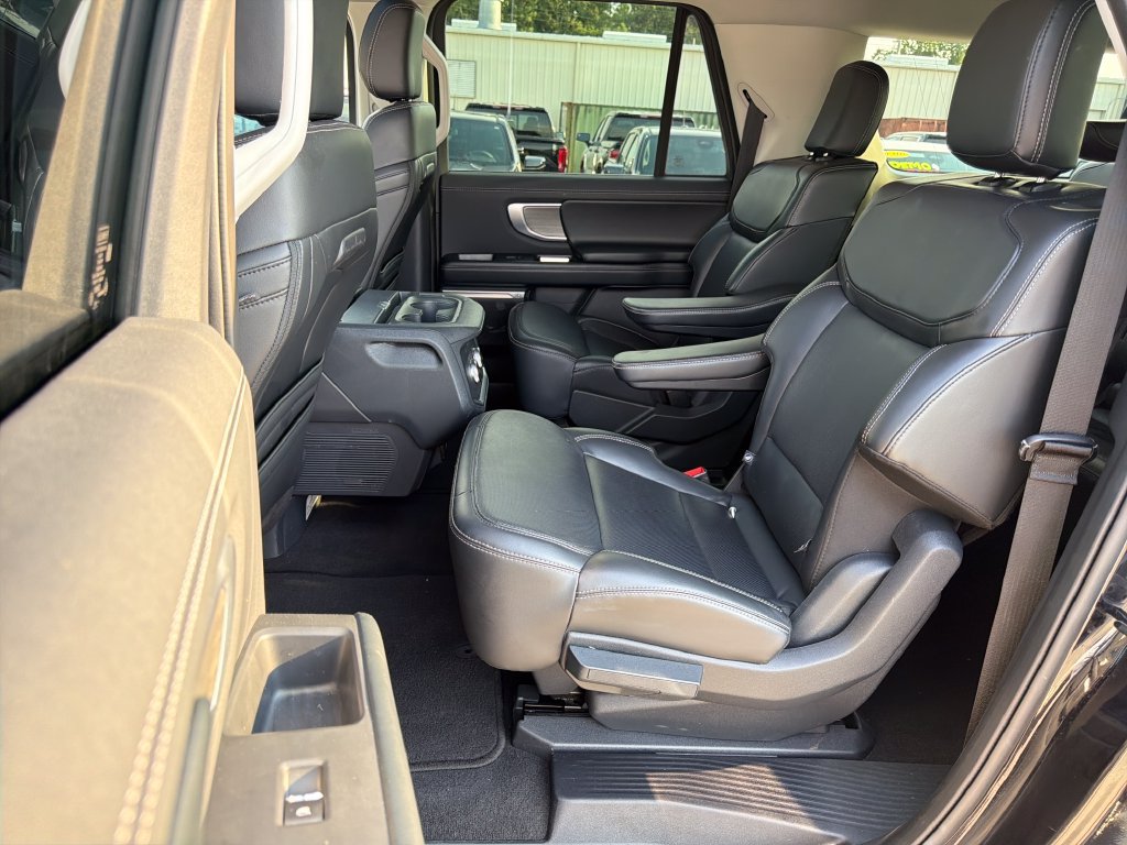 Used 2025 Ford Expedition Max Platinum AWD/4WD image 27