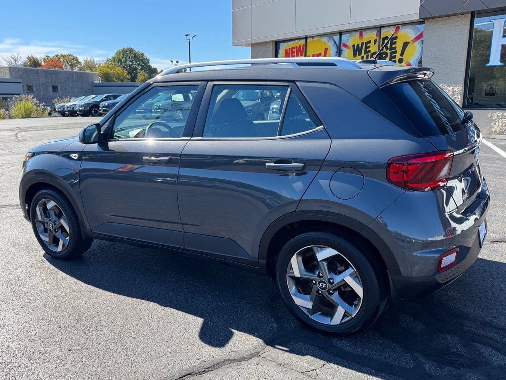 Used 2024 Hyundai Venue SEL FWD image 7