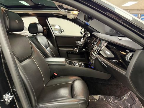 Used 2016 Rolls-Royce Ghost RWD image 27